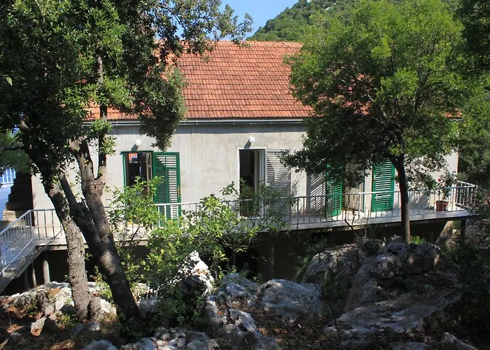 아파트 Lucica 990b