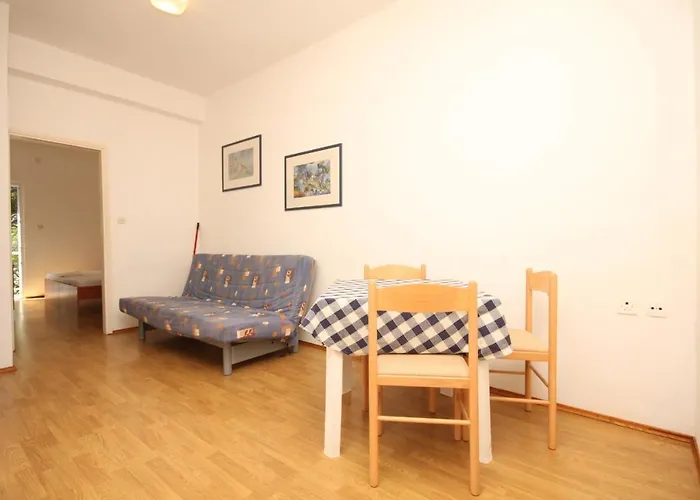 아파트 Lucica 990b