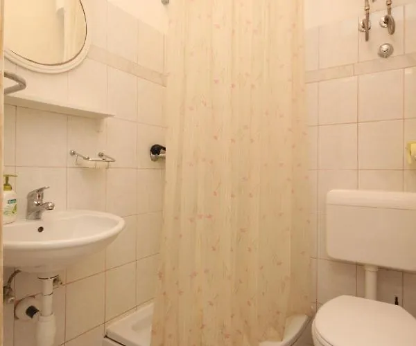 Lucica 990b 아파트 Lastovo