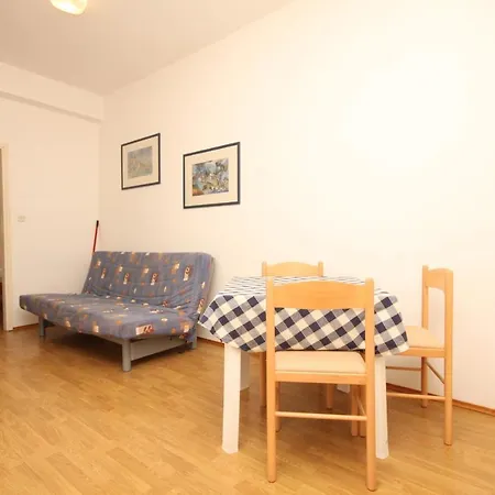 Apartment Lucica 990b